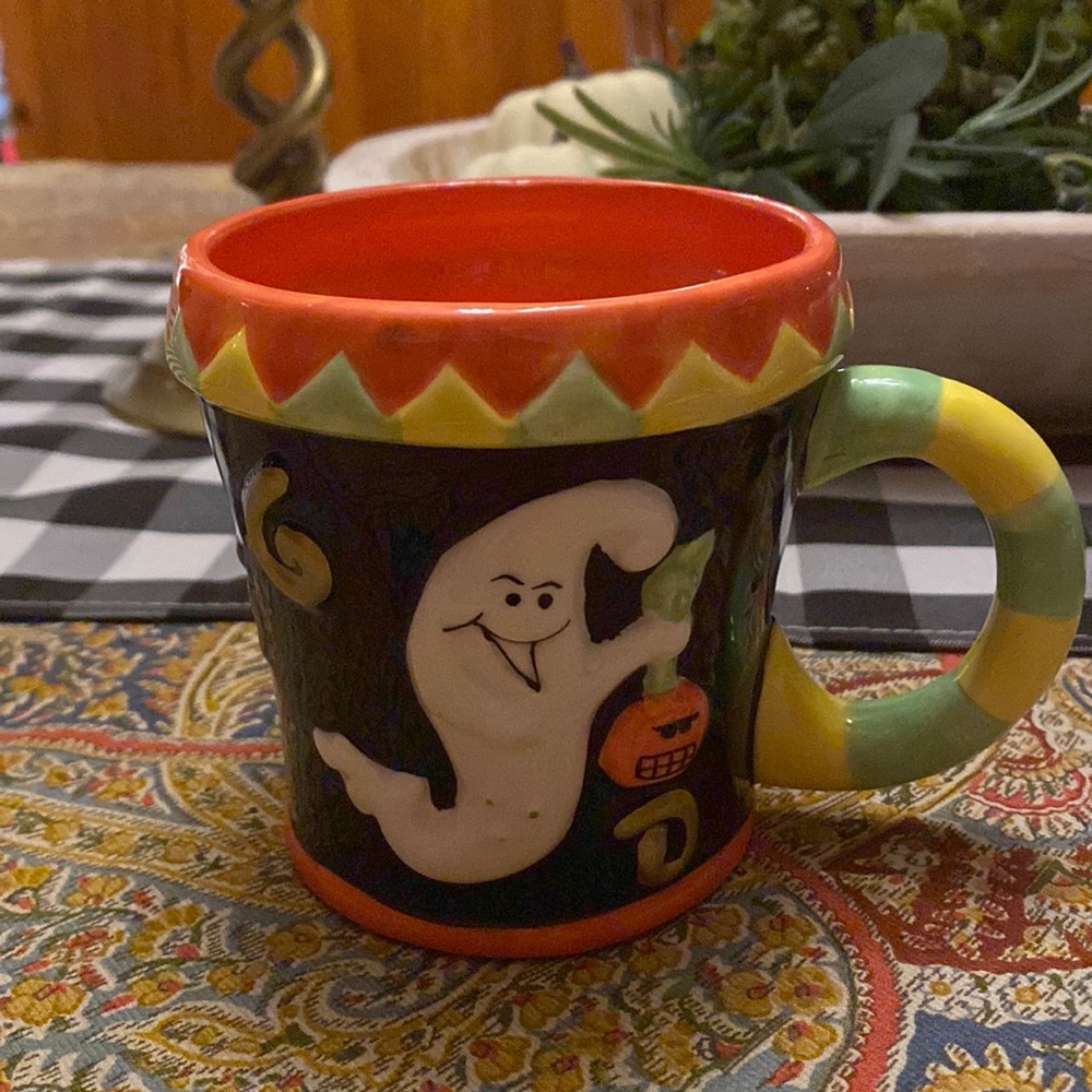 Adorable Halloween mug in cute colors with lots of 3-D design. 🧡👻🎃🖤